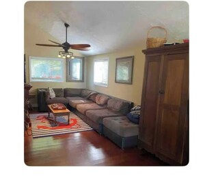 Smart-TV, Kamin, Tischfußball, Bücher