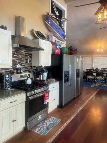 Marvelous Master on the Water at Lake Anna with Tv and Full Bathroom