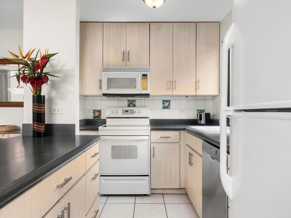 Fridge, microwave, oven, stovetop