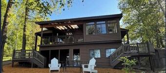 Updated, fully-furnished 3+bedroom lake front cabin in beautiful Pequot Lakes.