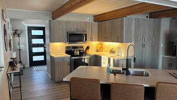 Micro-ondes, four, plaque de cuisson, lave-vaisselle