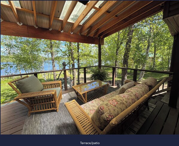 Terrace/patio - Updated, fully-furnished 3+bedroom lake front cabin in beautiful Pequot Lakes. (Pequot Lakes)