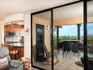 TV, offices - Spacious Condo on Favorite Local Beach (Wailea)