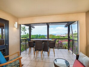 Interior - Spacious Condo on Favorite Local Beach (Wailea)