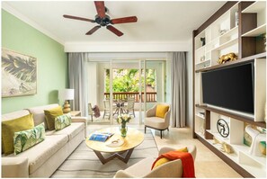 Living area - Dec. 12-19 2026 Charming resort in Cancún with AC, fitness room, Pools and more! (Cancún)