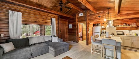 テレビ、暖炉、ステレオ