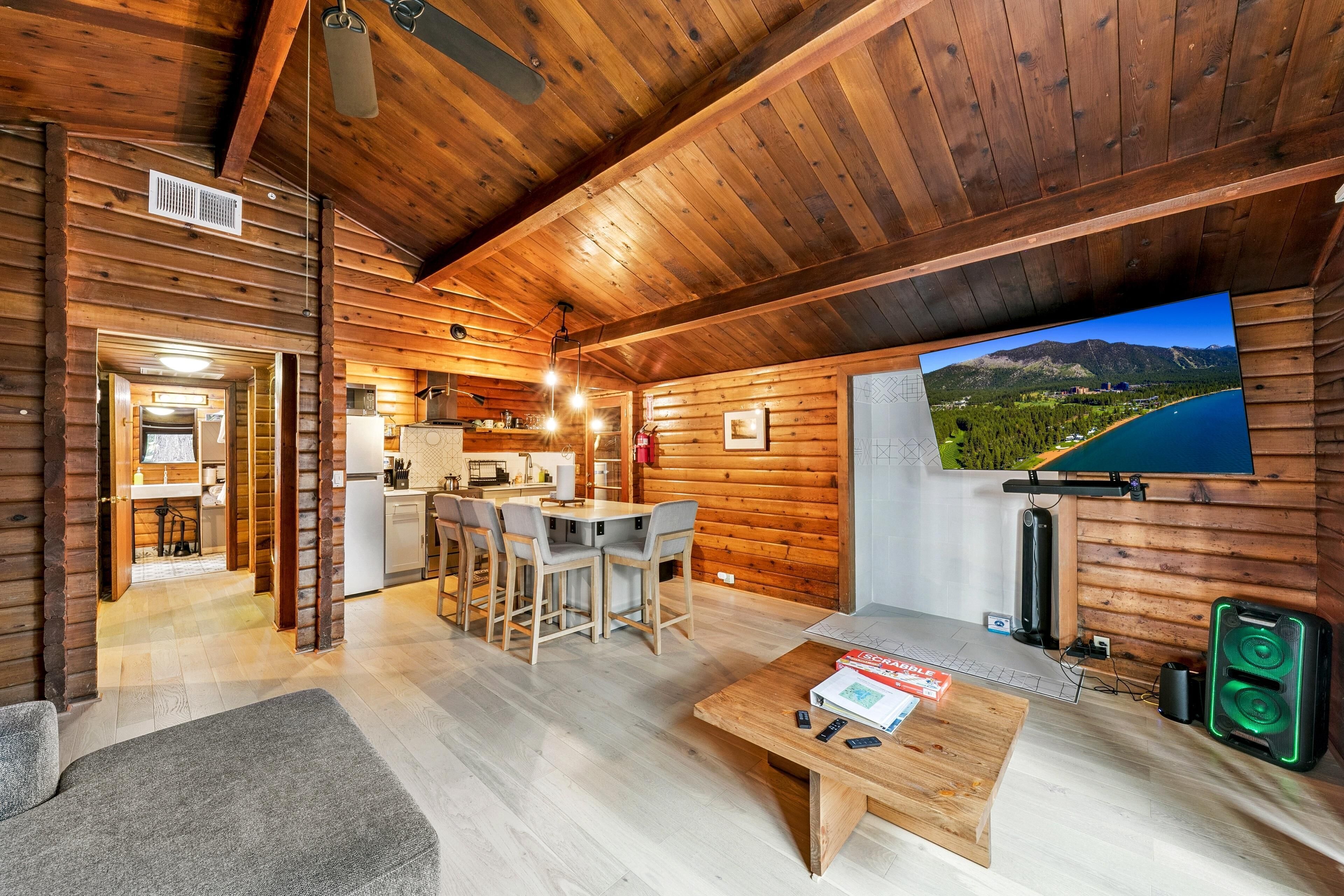 Télévision, cheminée, chaîne hi-fi