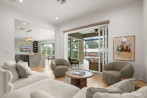 Smart-TV, bøker, PC-skjermer og printere