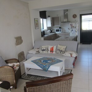 TV, books, music library, stereo