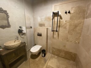 Comfort Quadruple Room, Balcony, Garden View | Bathroom | Free toiletries, hair dryer, slippers, towels
