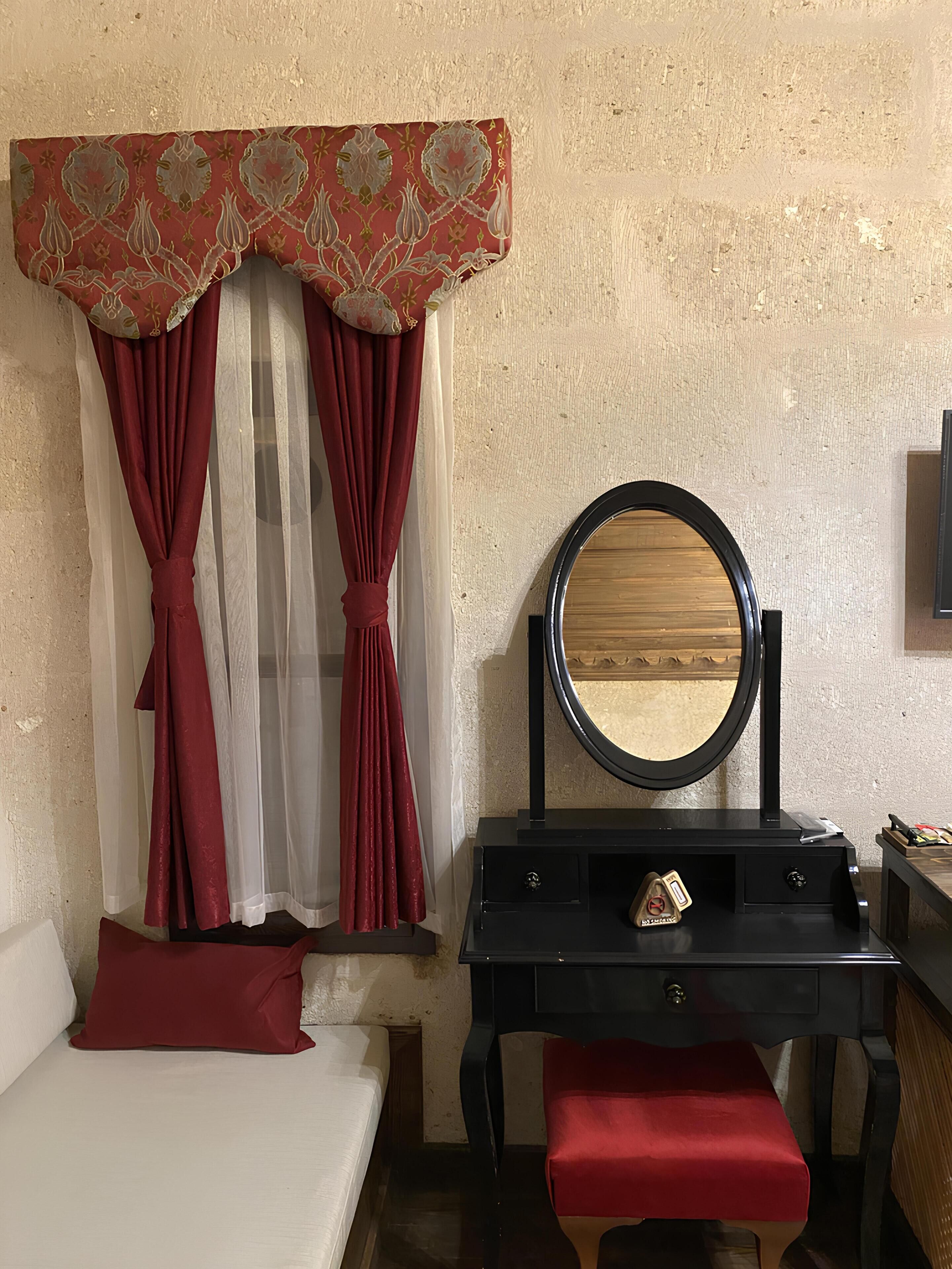 コンフォート 4 人部屋 バルコニー ガーデンビュー | セーフティボックス (室内)、デスク、防音設備、アイロン / アイロン台