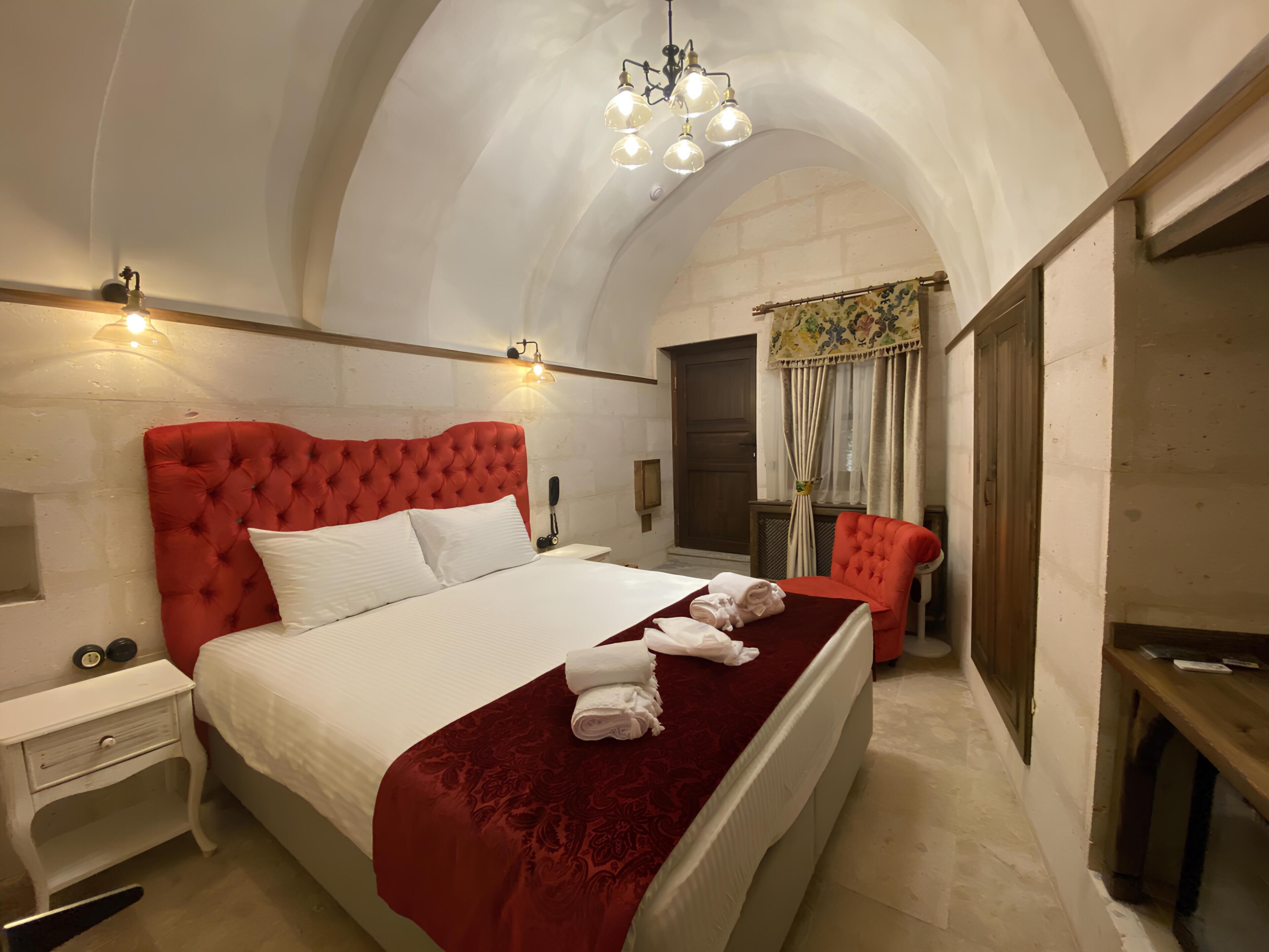 Habitación superior | Caja fuerte, escritorio, sistema de insonorización