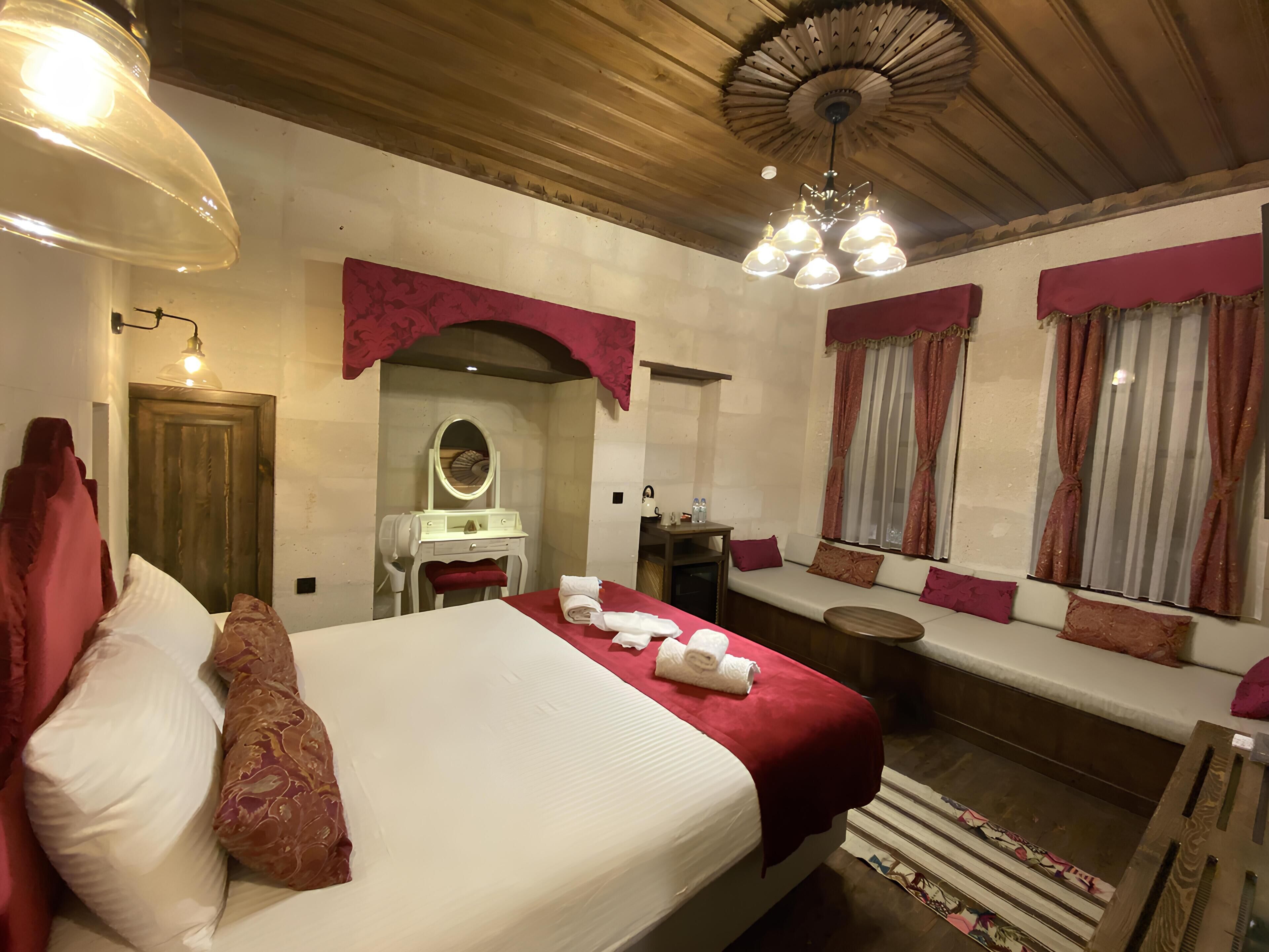 Superior Room, Balcony, Courtyard View | In-room safe, desk, soundproofing, iron/ironing board