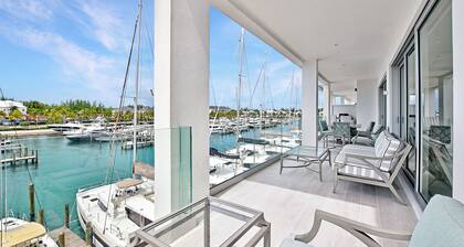 Harbor Hummingbird Haven - 3-bedroom condo with marina views