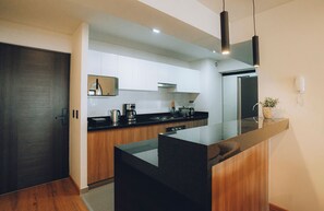 Fridge, microwave, oven, coffee/tea maker - Luxurious brand new Apt in the heart of miraflores (Lima)