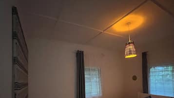 Een strijkplank/strijkijzer, gratis wifi