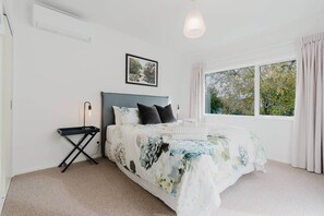 3 عدّة غرف نوم ومكواة/لوح كي وواي فاي مجانًا وملاءات أسرّة