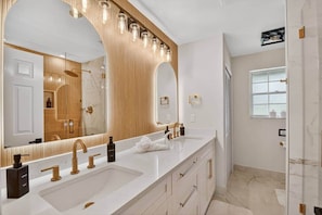 Shower, jetted bath, hair dryer, bidet