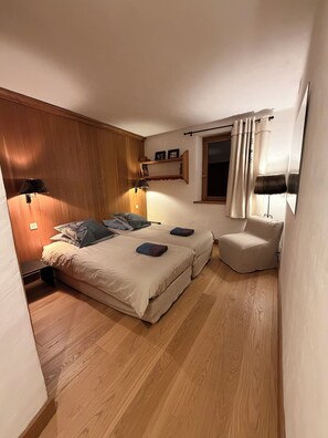 5 bedrooms, desk, iron/ironing board, travel cot - Apartment in the old village, at the foot of the slopes. Residence le SQUAW VALLEY (Val-d'Isère)