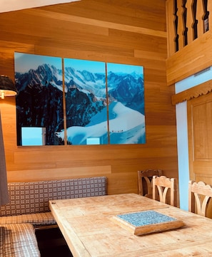Dining - Apartment in the old village, at the foot of the slopes. Residence le SQUAW VALLEY (Val-d'Isère)