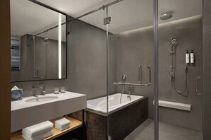 Premium Room, 1 King Bed, City View | Bathroom | Shower, rainfall showerhead, free toiletries, hair dryer - Fairfield By Marriott Mumbai Andheri West (Mumbai)