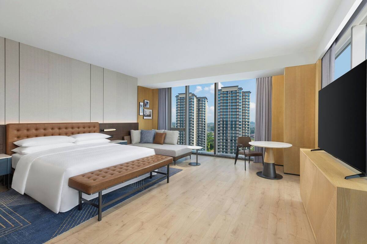 Standard Room, 1 King Bed, City View | Free WiFi