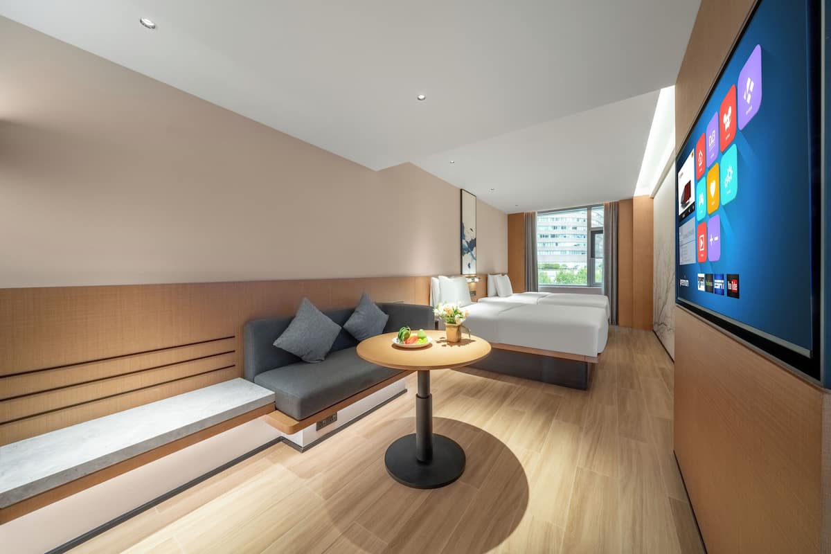 Habitación Business, 2 camas dobles, vistas a la ciudad | Tabla de planchar con plancha y wifi gratis