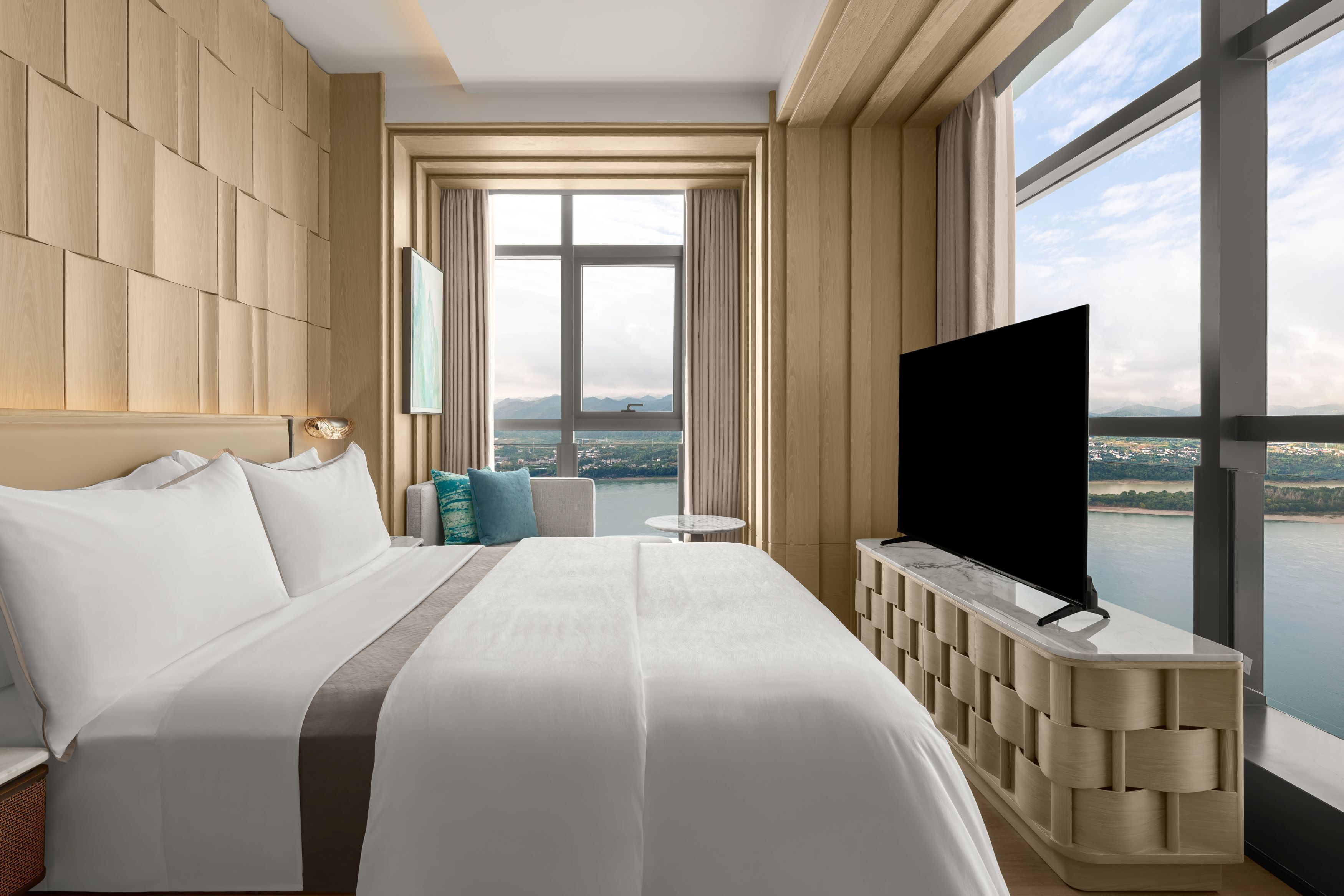 Comfort Room, 1 King Bed, River View