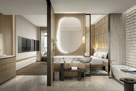 Deluxe Room, 1 King Bed | Bathroom