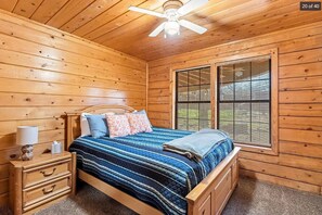 Vauvan matkasänky, ilmainen Wi-Fi, vuodevaatteet