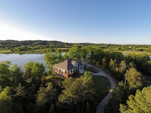 Exterior - The Retreat at Paradise Hills 6BR Lake Front Dock Game Room (Dandridge)