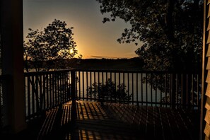 Property grounds - The Retreat at Paradise Hills 6BR Lake Front Dock Game Room (Dandridge)