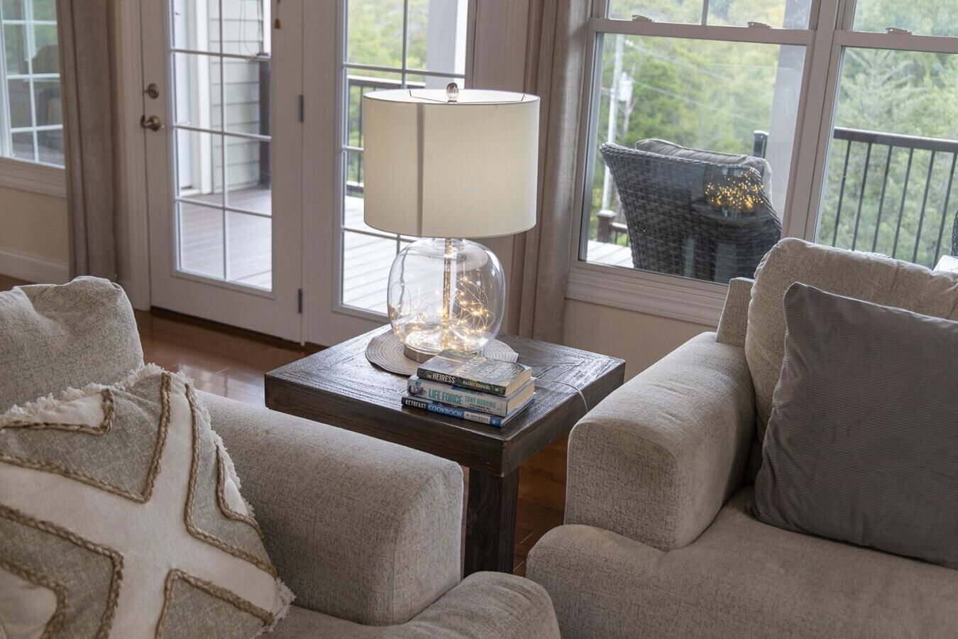 TV connectée, cheminée, jeux vidéo, lecteur de DVD