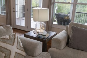 Smart TV, fireplace, video games, DVD player - The Retreat at Paradise Hills | 6BR Lake Front | Dock |Game Room (Dandridge)