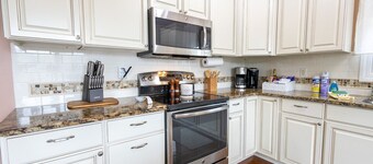 The Retreat at Paradise Hills 6BR Lake Front Dock Game Room