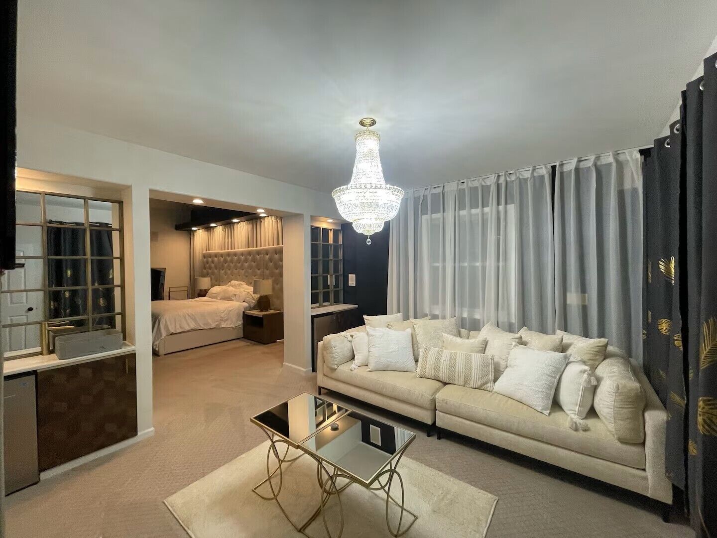 9 quartos, ferros/tábuas de passar roupa, Wi-Fi, roupa de cama