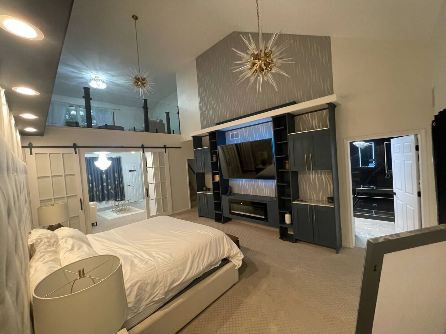 9 habitaciones, tabla de planchar con plancha, wifi y ropa de cama 