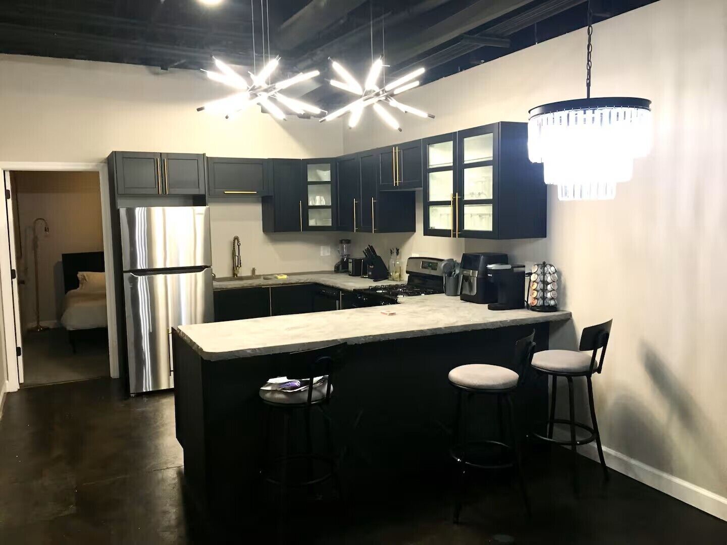 Geladeira, micro-ondas, fogão, cooktop