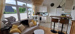 Fernseher, Bücher, Stereoanlage