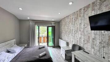 3 quartos, acesso à internet, roupa de cama