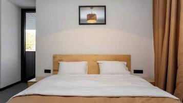 1 bedroom, internet, bed sheets