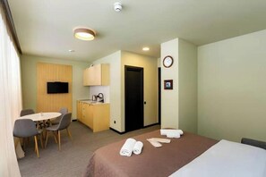 1 bedroom, internet, bed sheets