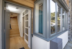 المنشأة من الداخل