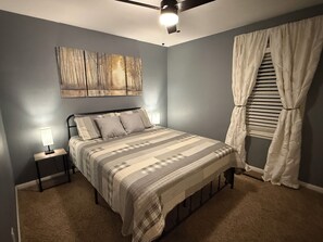 3 soverom, strykejern/-brett, wi-fi og sengetøy