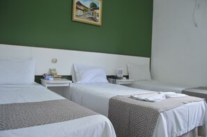 Triple Room | Desk, free WiFi, wheelchair access - Hotel Cuca Fresca (Cotia)