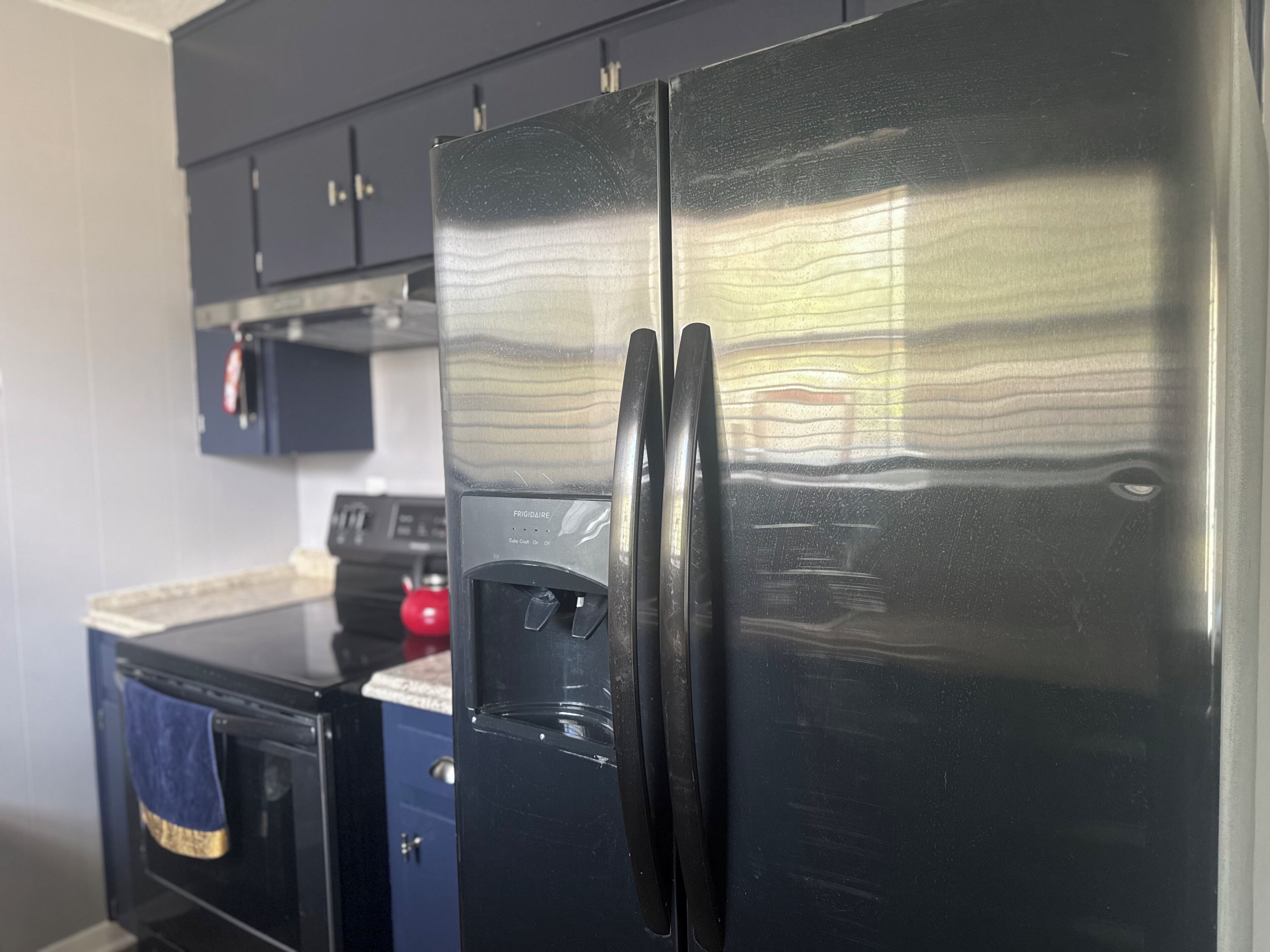 Frigorifero, forno, piano cottura, macchina per tè/caffè