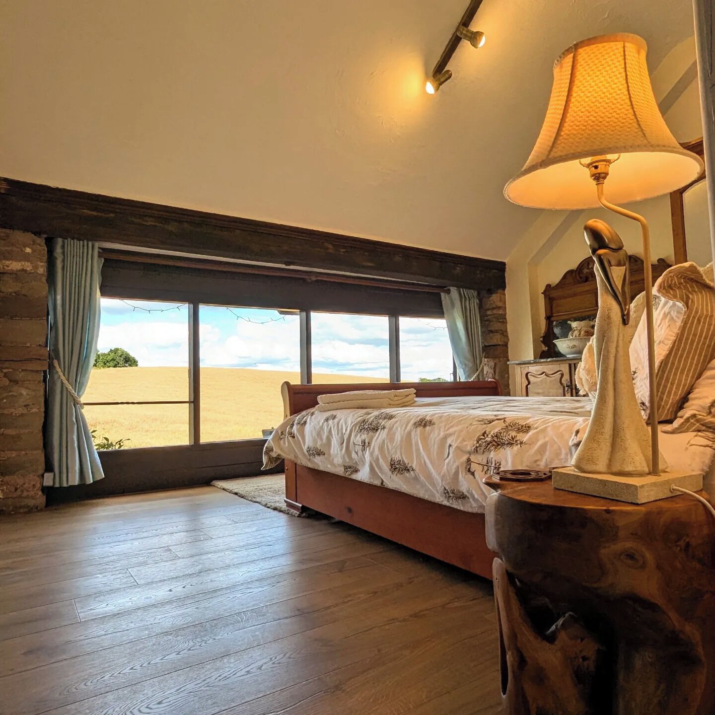 11 habitaciones, tabla de planchar con plancha y cuna de viaje 