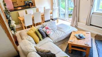 Smart-TV, Kamin, Videospiele, DVD-Player