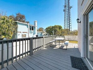 Outdoor dining - Spacious 7BR Largo Home with Hot Tub (Largo)