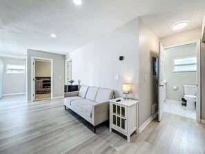 TV, offices - Spacious 7BR Largo Home with Hot Tub (Largo)